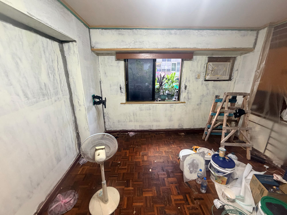 永和老屋壁紙去除及牆面翻新－窗邊牆面的基底整理